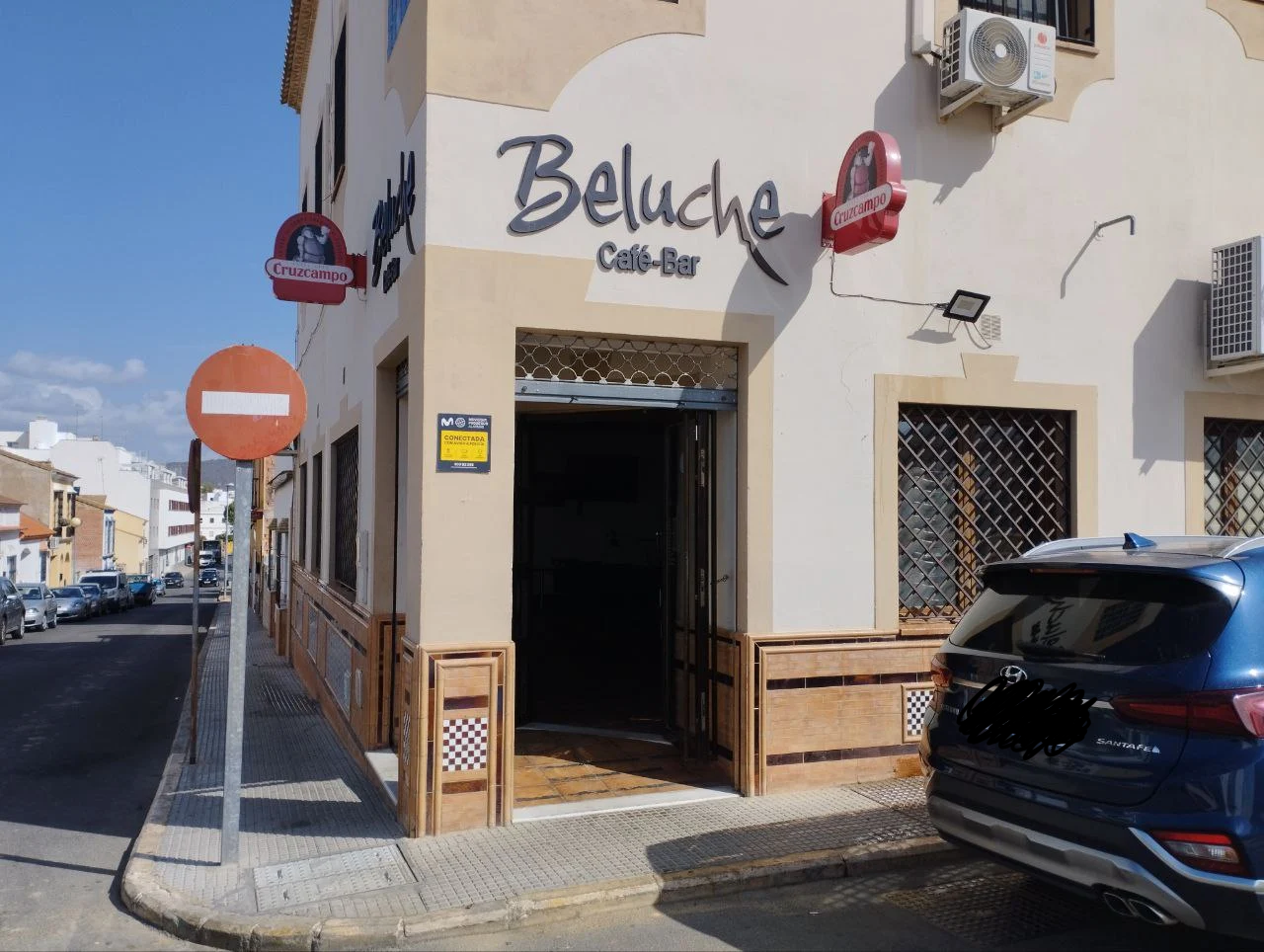 Front door of 'Café-Bar Beluche'