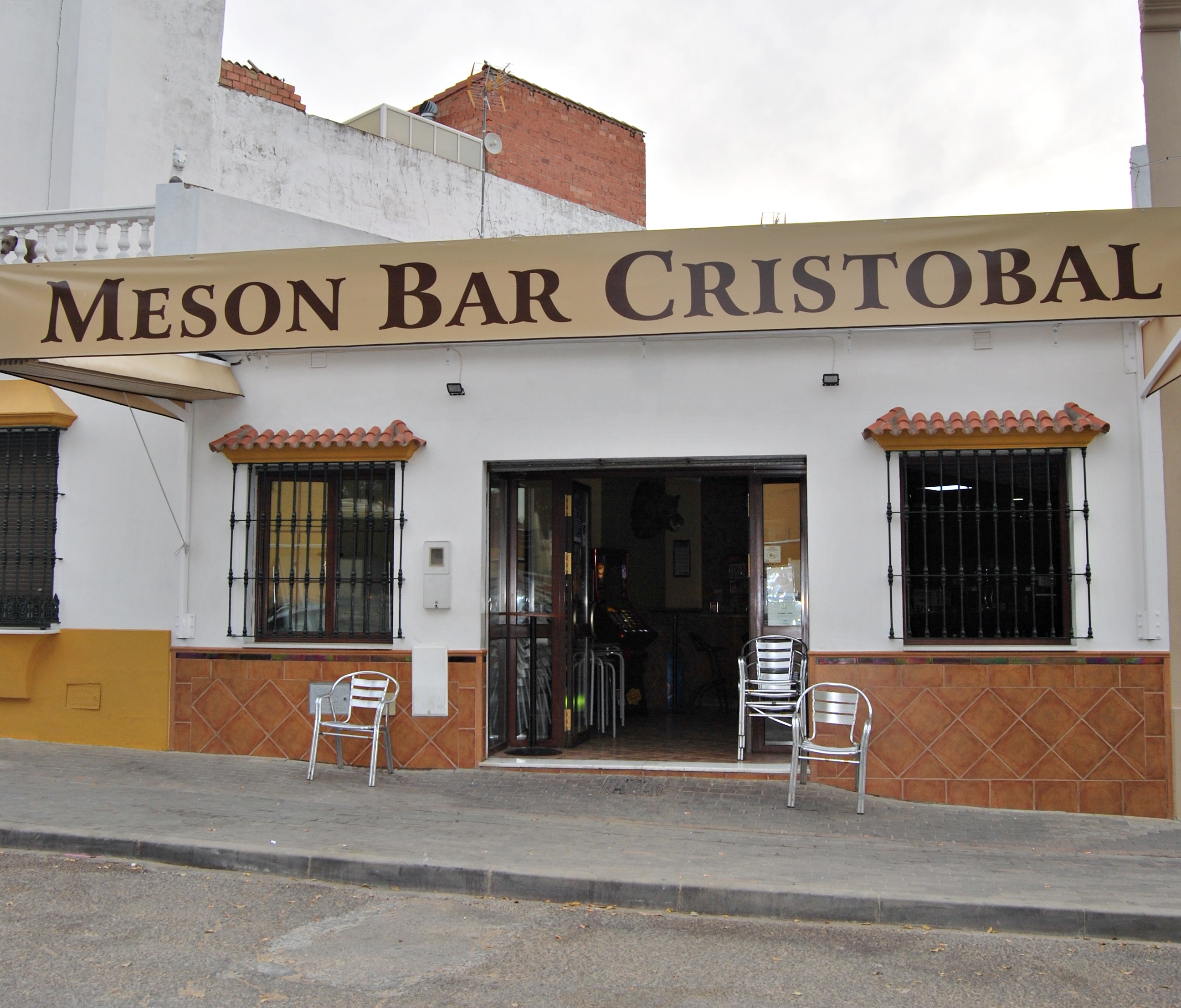 Entrada al Mesón - Bar Cristobal.